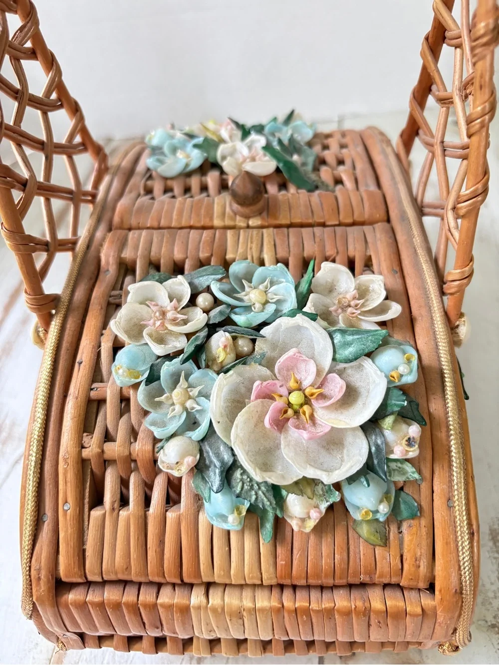 1950s wicker picnic basket purse floral seashells cottage coastal chic rare bag
